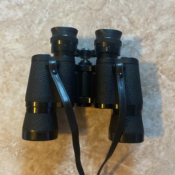 Bushnell Falcon Insta-Focus Binoculars with Case - Picture 2 of 5